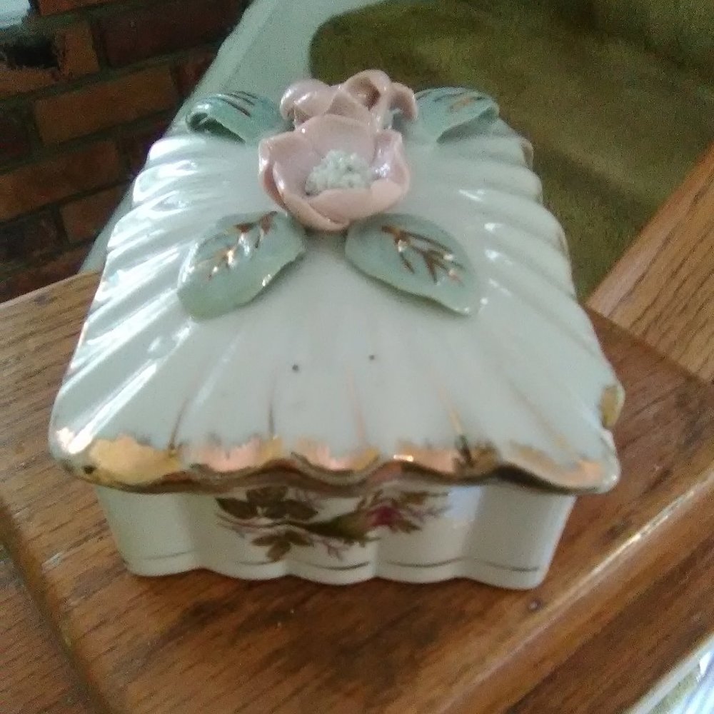 Flowered Trinket Box - Picture 5 of 6